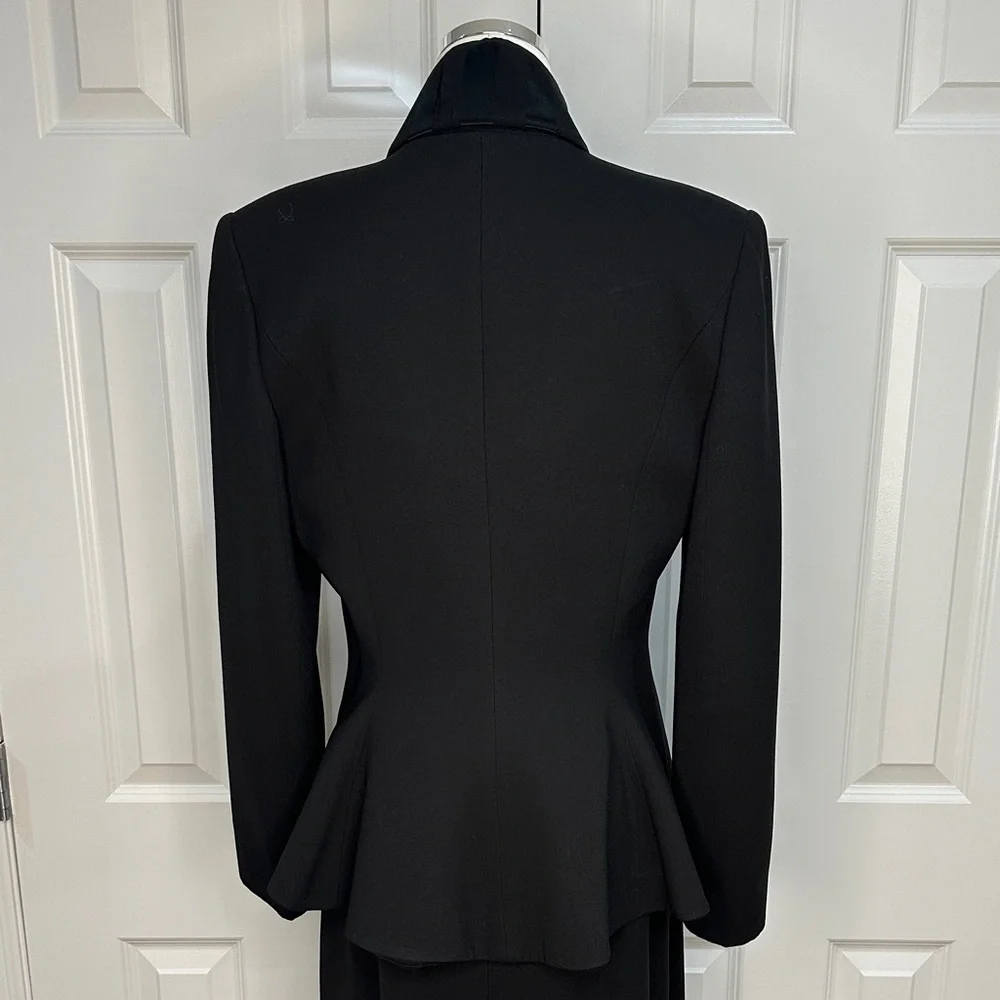 AV Vilento Vintage Black Tuxedo Satin Trim Evening Peplum 2-Piece Suit Size 12